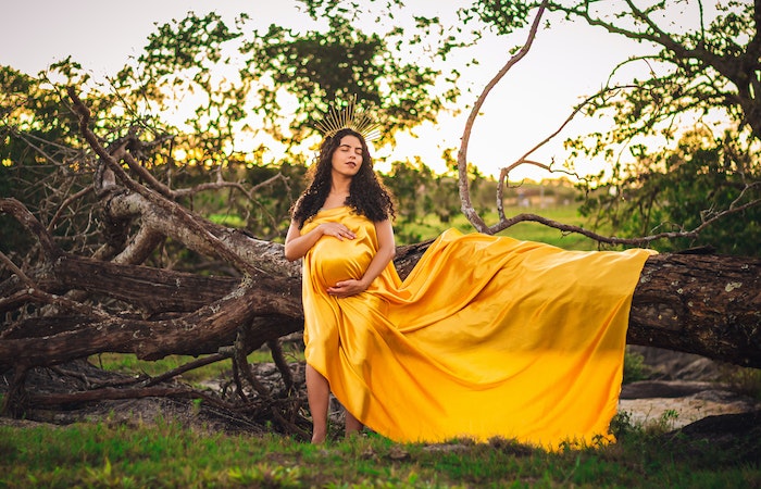 Pregnancy Photoshoot in Saree with Husband - Poses, Ideas and Tips